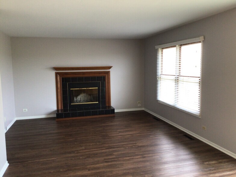 Building Photo - 1749 Quail Ct
