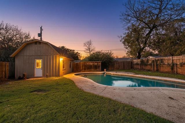 Building Photo - 413 Simmons Dr