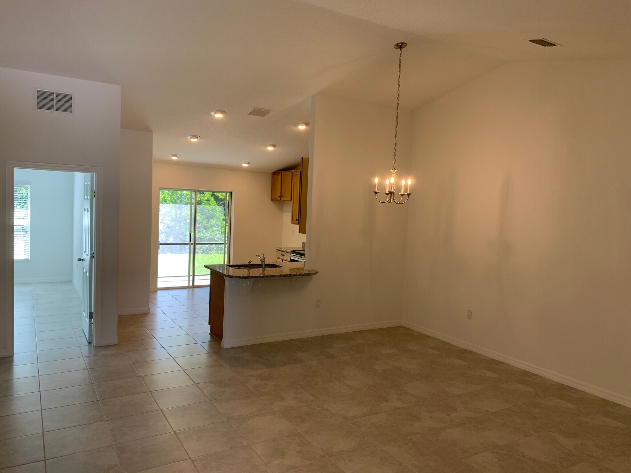Building Photo - 124 Plain View Dr