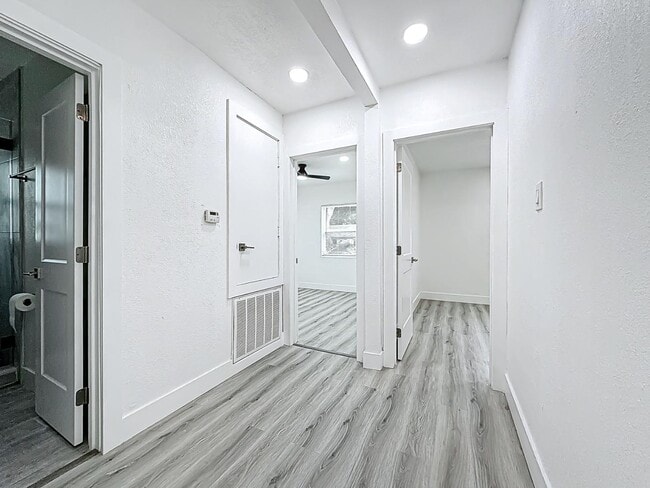 Building Photo - 303 W Valencia St