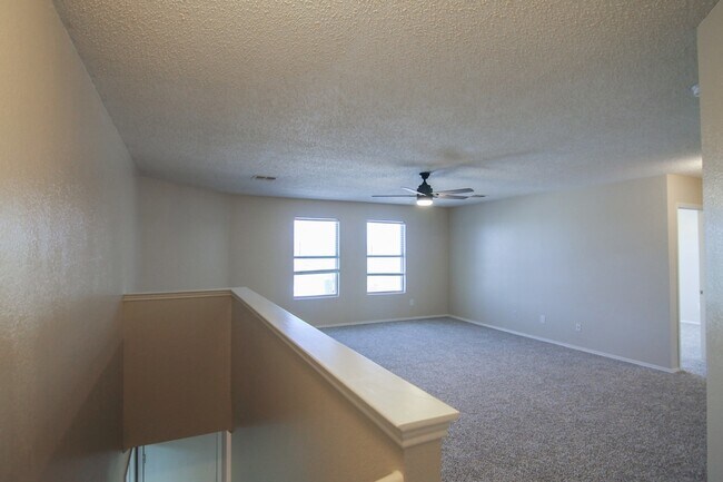 Building Photo - 1460 Stewart Dr