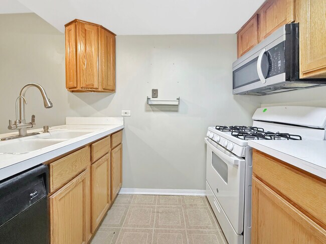 Building Photo - 1978 Kenilworth Cir