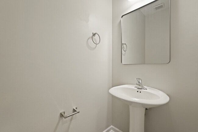 Building Photo - 10 Brown Thrasher Ct