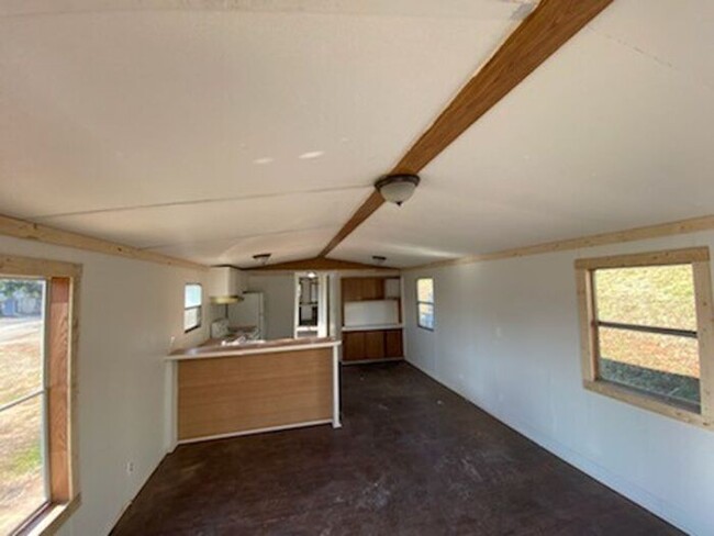 Building Photo - Newly renovated! Must see! SECTION 8 OK!