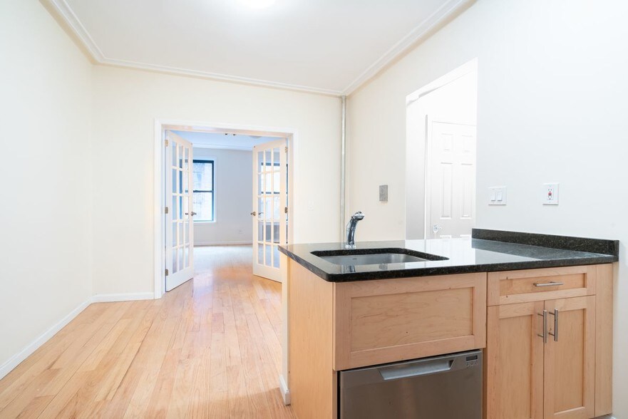 Building Photo - 111 E 89th St