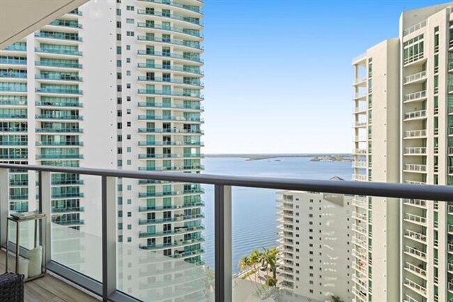 Building Photo - 1300 Brickell Bay Dr