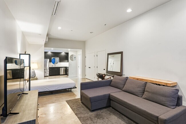 Building Photo - 18-20 N Monroe St