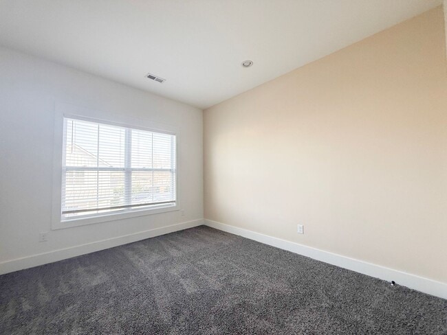 Building Photo - 4-Bedroom HOA Home with Pool Access Near Downtown Cookeville