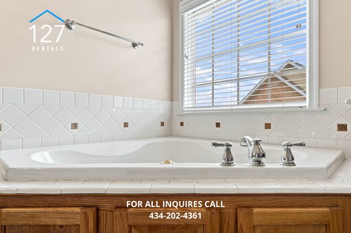 Building Photo - Comfortable & Stunning 4-Bedroom House in Prime Forest Location!
