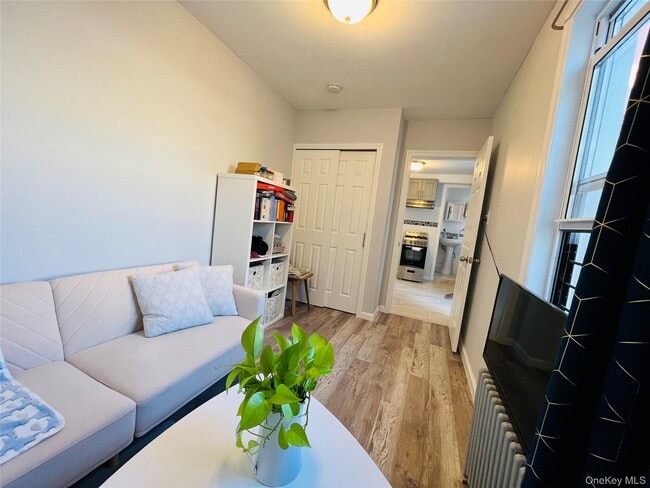 Building Photo - 21-13-21-25 25th Rd