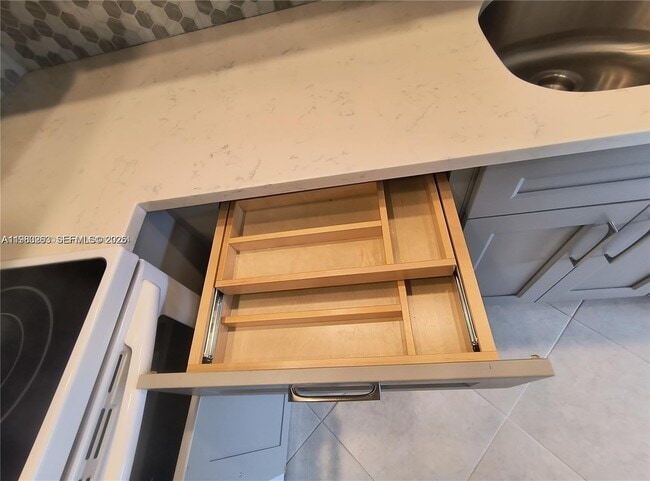 Building Photo - 662 North Dr