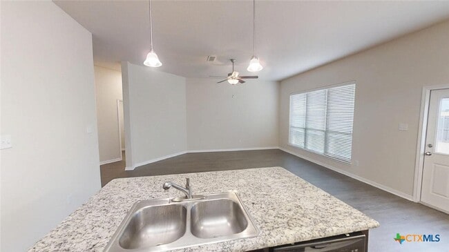 Building Photo - 1304 Lakeway Crossing Dr