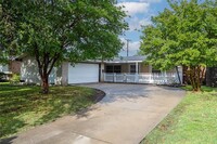 Building Photo - 11850 High Valley Dr