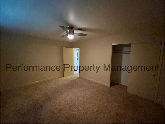 Building Photo - Cozy 3 Bed/2 Bath SW Bakersfield Home w/ Pool & $0 Deposit Option