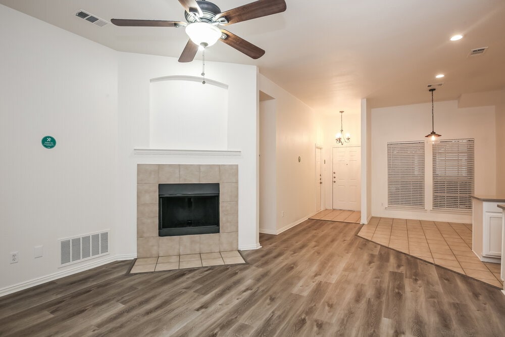 Building Photo - 308 Creekview Dr