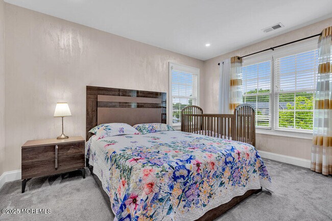 Building Photo - 47 McCormick Ave N