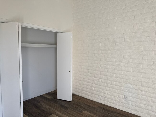 Building Photo - 1131 Tapadero Dr