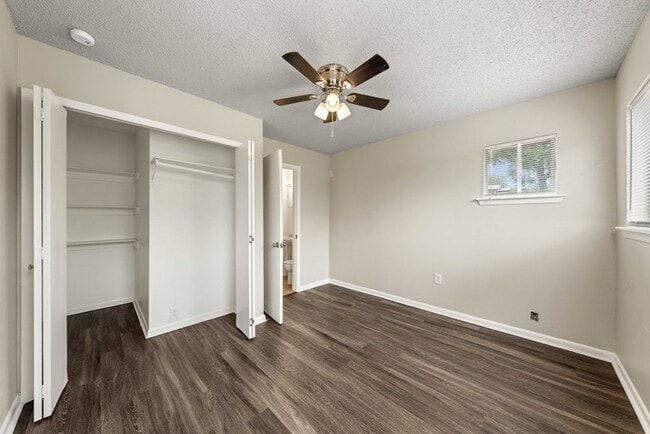 Building Photo - 310 Sumner Dr