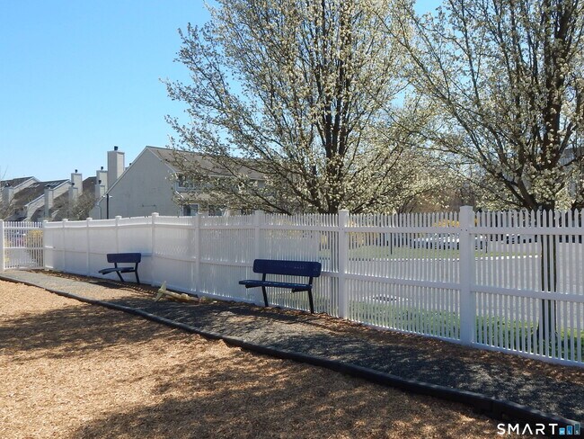 Building Photo - 307 Willow Springs
