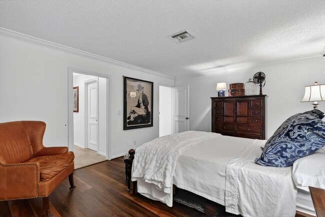 Building Photo - 318 SE 7th Ave