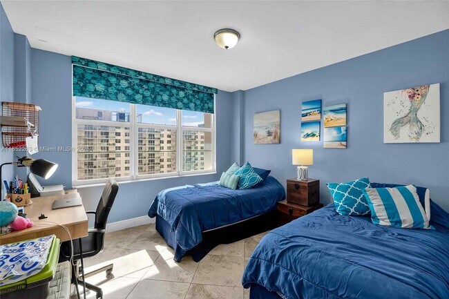 Building Photo - 5700 Collins Ave