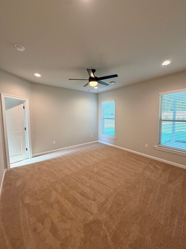 Building Photo - 302 Babineaux Ln