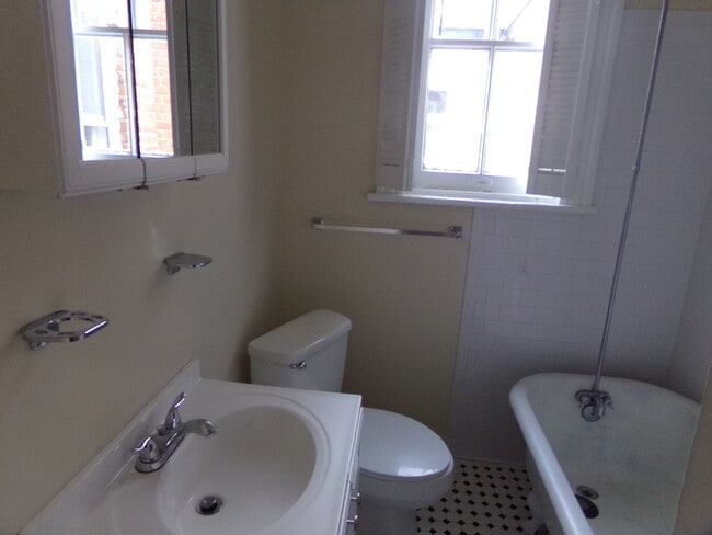 Building Photo - FLOY2107