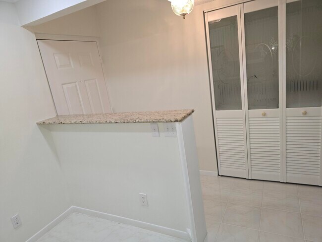 Building Photo - 9413 Boca Cove Cir