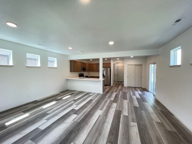 Building Photo - Brand New Hayden Home