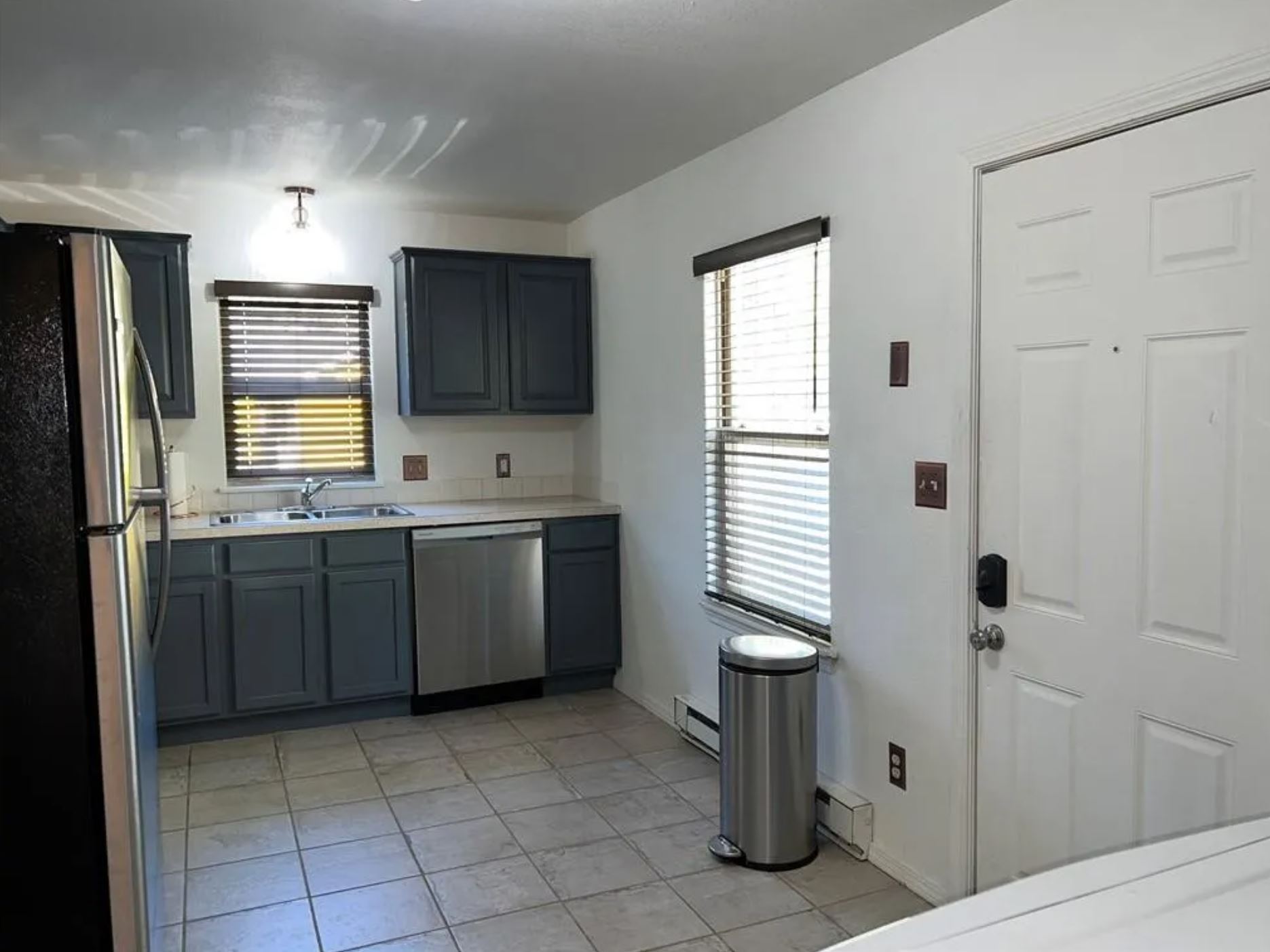 Kitchen - 2002 E Huntsville Rd