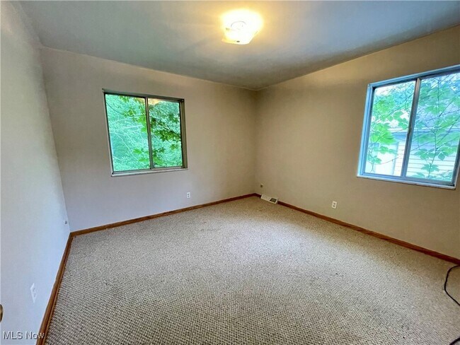 Building Photo - 1858 Cromwell Dr