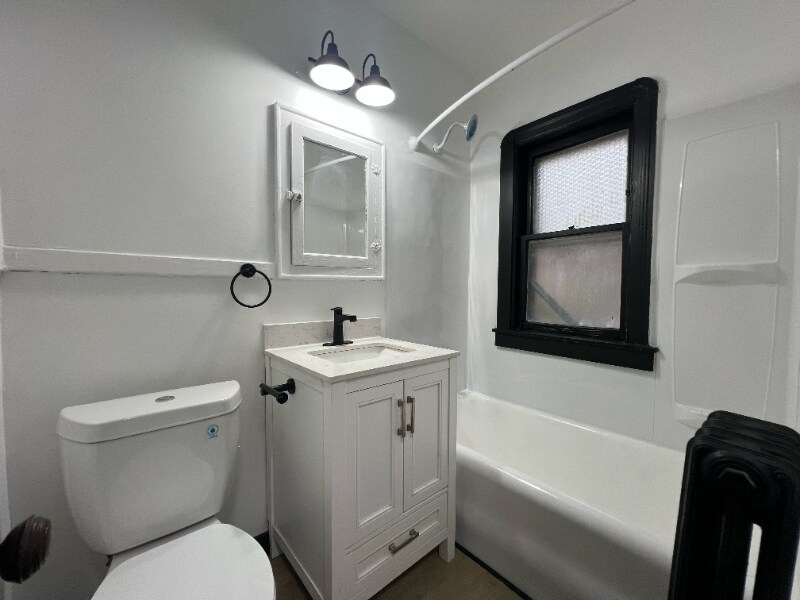 Building Photo - 1411 Roycroft Ave