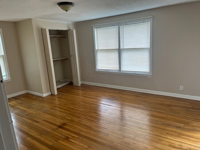 Master bedroom - 1103 W Washington St