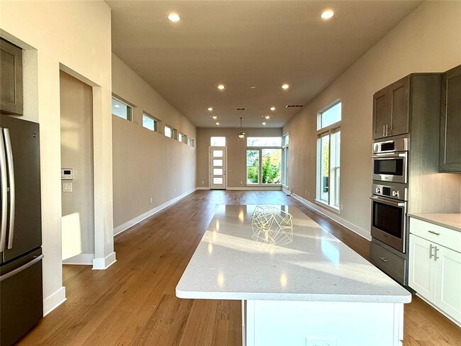 Building Photo - 6325 Florencia Ln