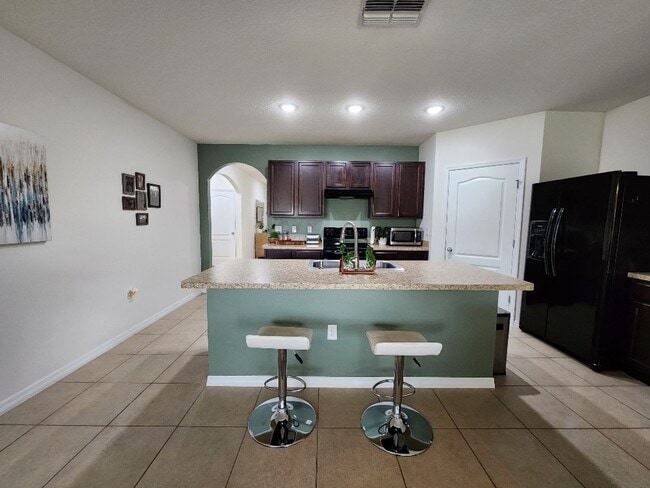 Building Photo - Beautifully 4-Bedroom, 2-Bath house in Lak...