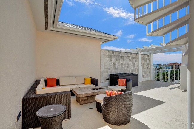 Building Photo - Gorgeous Penthouse Unit One Block from the...