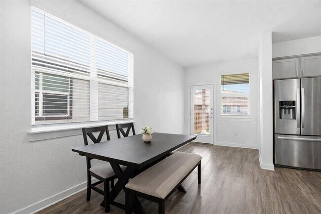 Building Photo - 220 Century Plant Rd