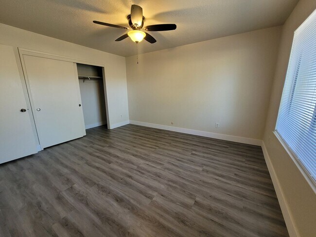 Building Photo - FER130