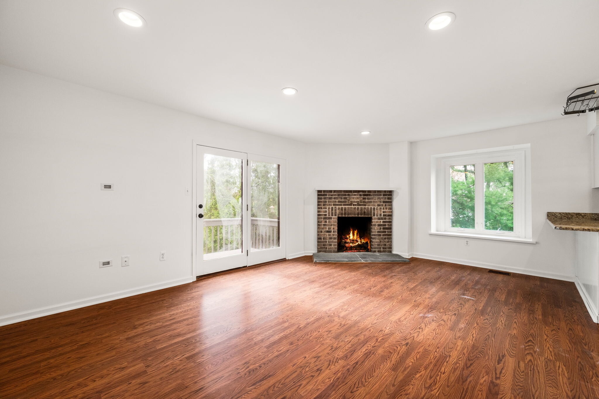 Building Photo - 302 Pinebrooke Cir