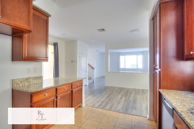 Building Photo - Beautiful 2-story home located in a gated community