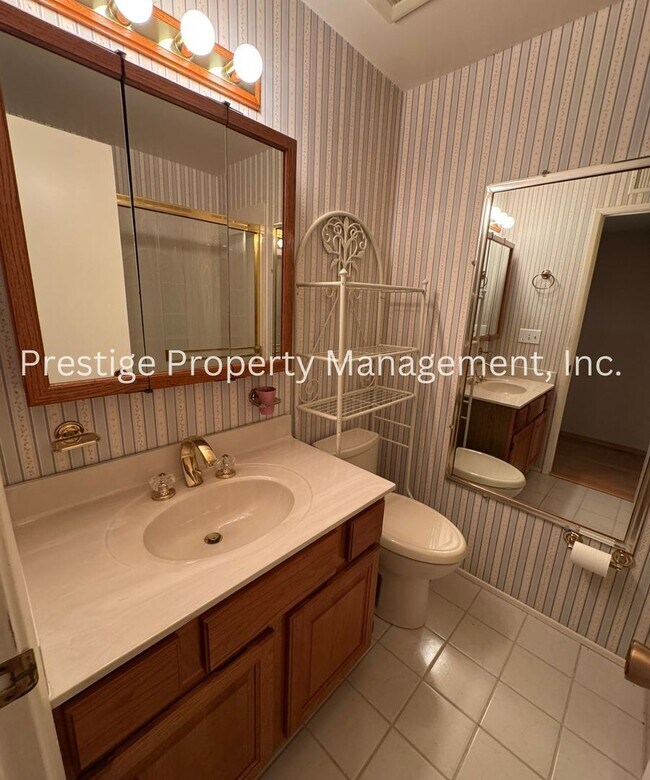 Building Photo - This 3/2 East Side Home Has It All AND more!