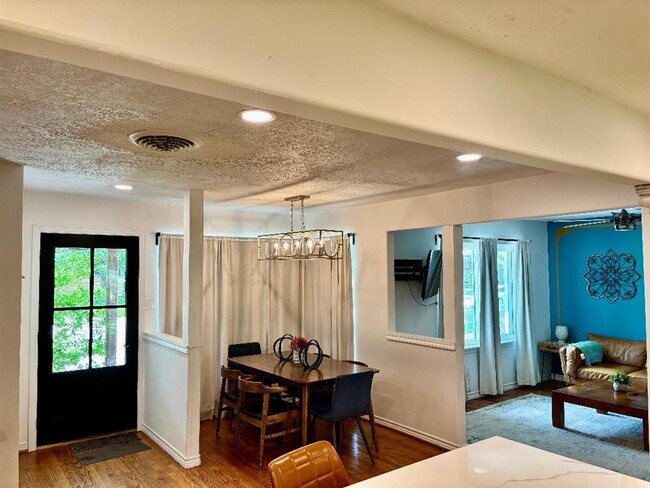 Primary Photo - 2306 Hialeah Dr