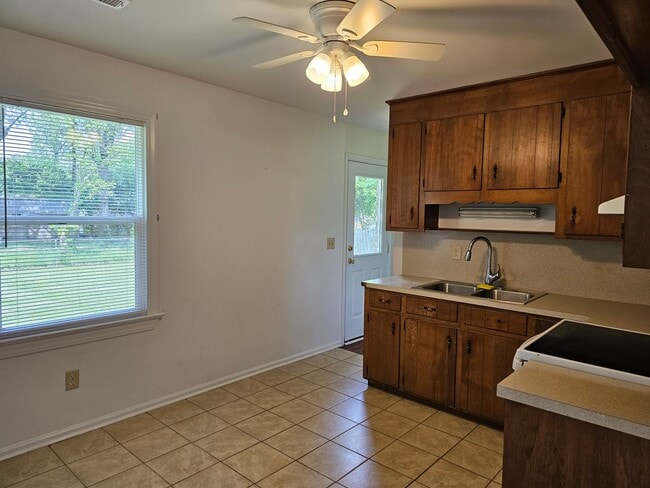 Building Photo - 117 Red Cedar Dr