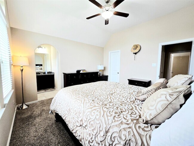 Building Photo - 21914 Avalon Queen Dr