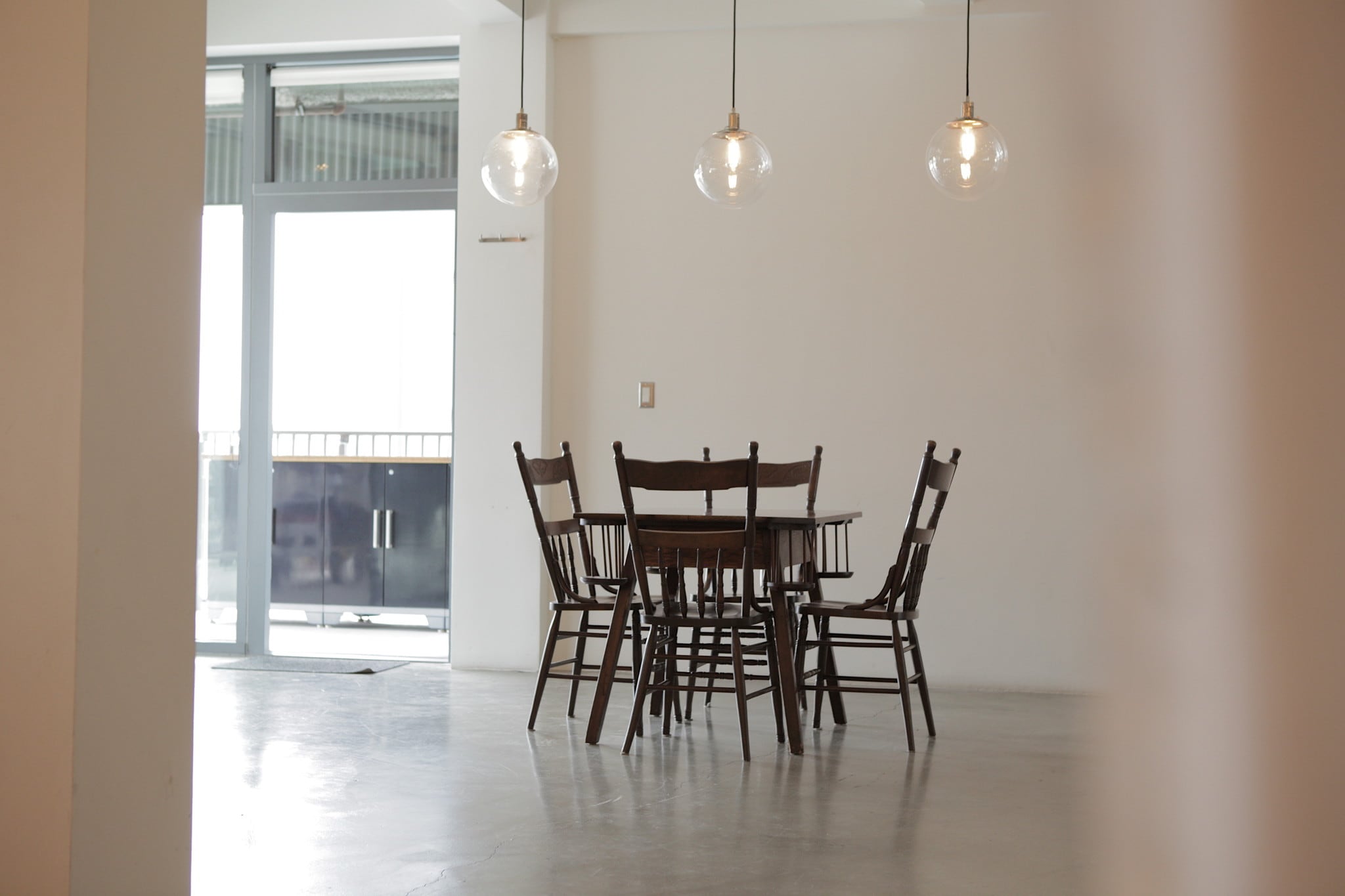 Building Photo - 200 N San Fernando Rd