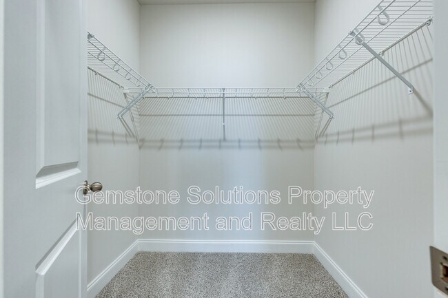 Building Photo - 204 Douglas Bend Rd