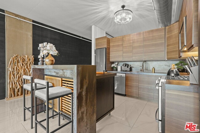 Building Photo - 1111 S Grand Ave