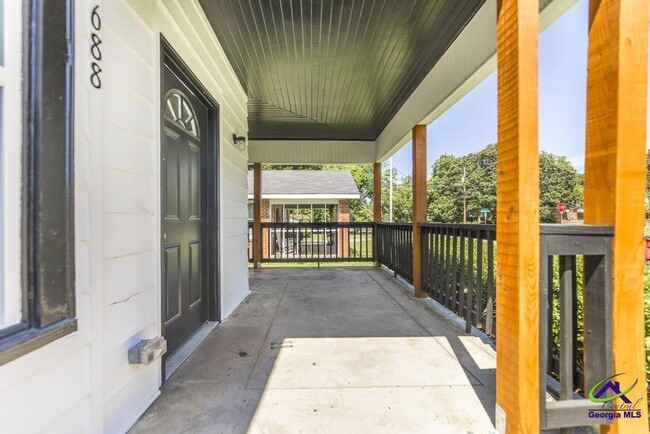 Building Photo - 688 Grenada Terrace