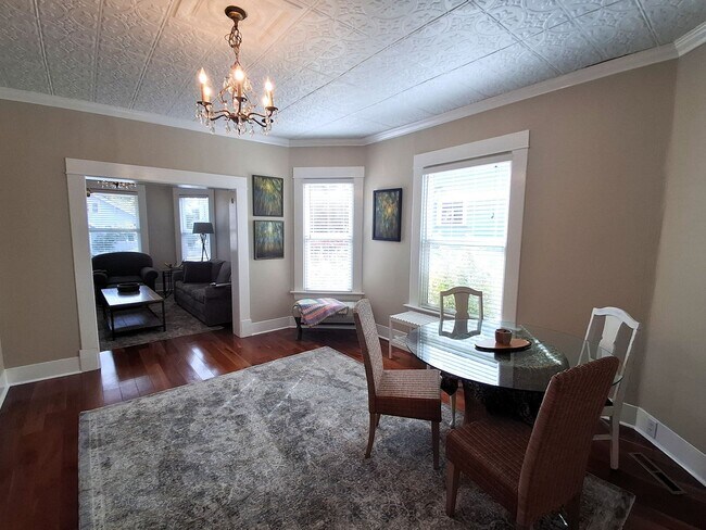 Building Photo - 2321 Elm St