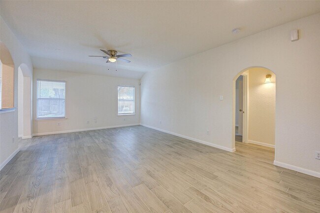 Building Photo - 32403 Cross Spring Park Ln
